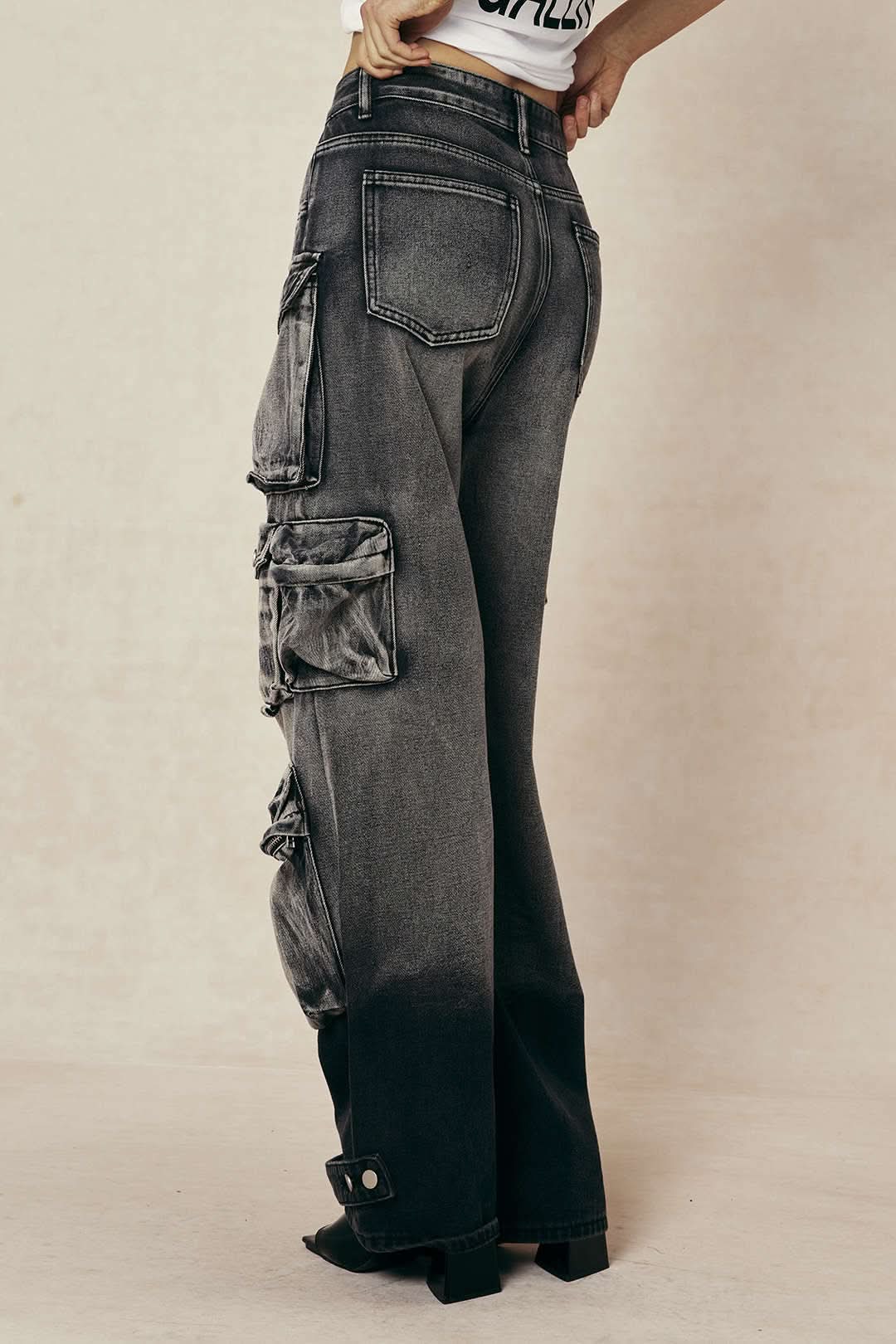 Sabbia – Y2K Multi-Pocket Cargo Denim