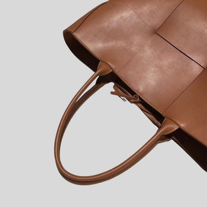 Carlotta – Woven Crossbody Trend