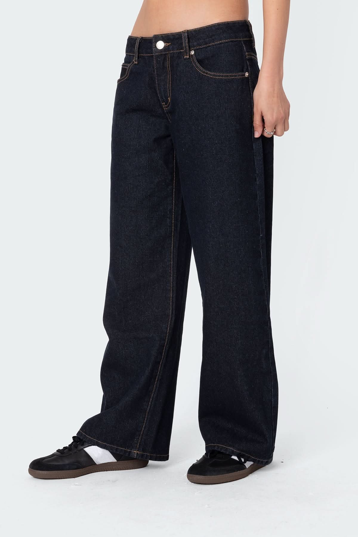 Noir – Low Rise Jeans