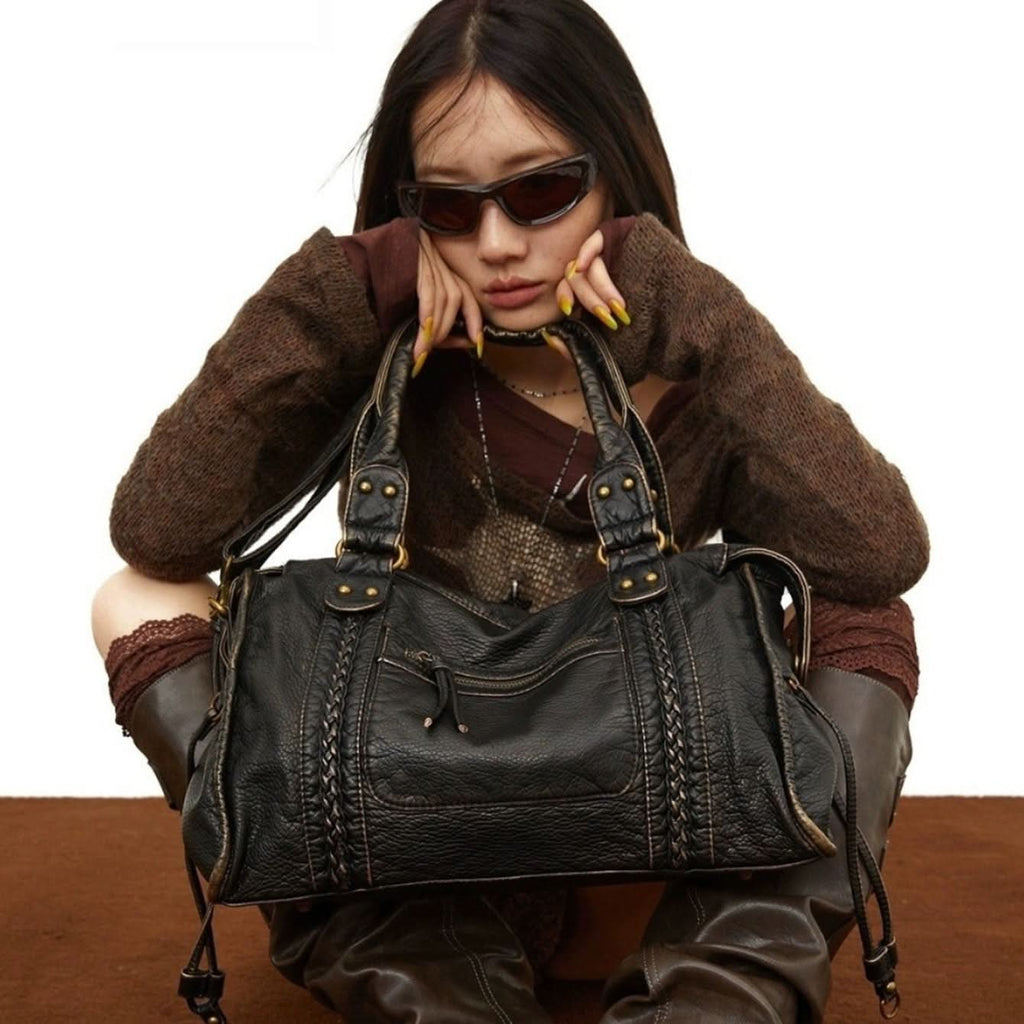 Aide XL in Vintage Black – Tote Bag