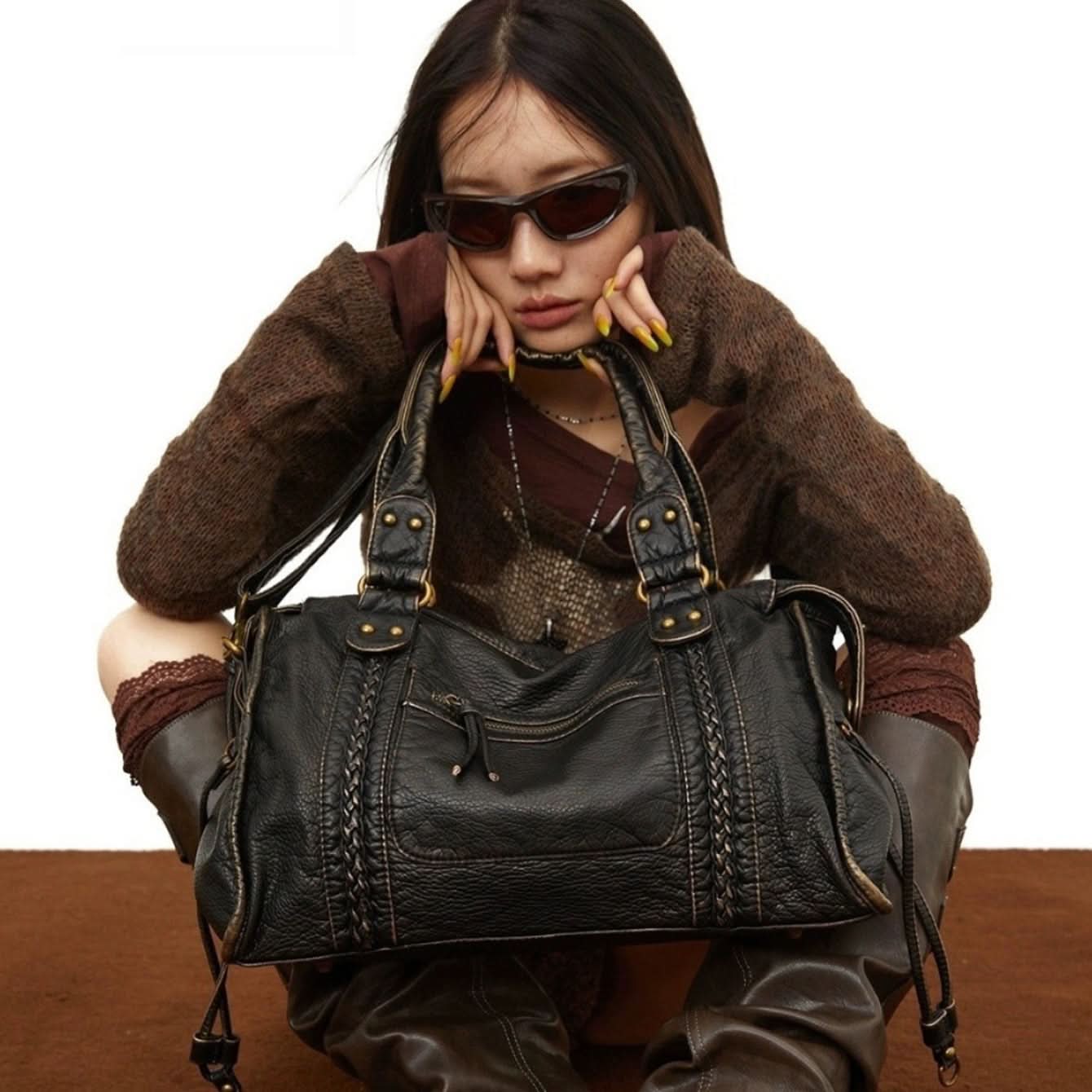 Aide XL in Vintage Black – Tote Bag